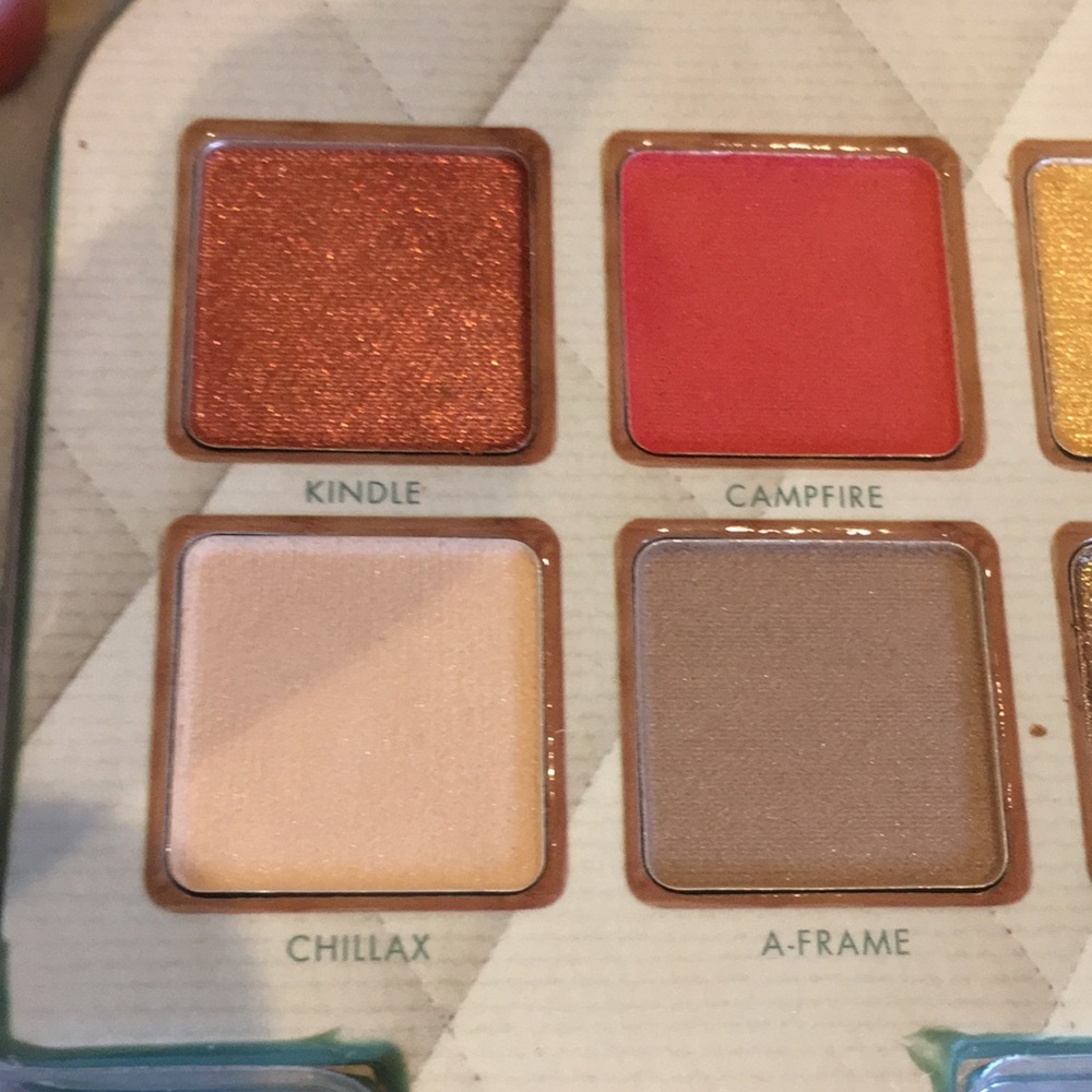 Milani Gilded Getaway Eyeshadow Palette NWT .26 oz 12 colors Summer Beauty - Picture 5 of 16